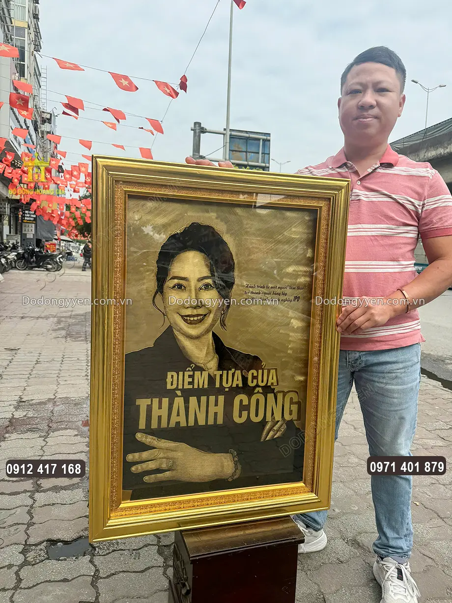 H&igrave;nh ảnh nh&igrave;n nghi&ecirc;ng của bức tranh đồng